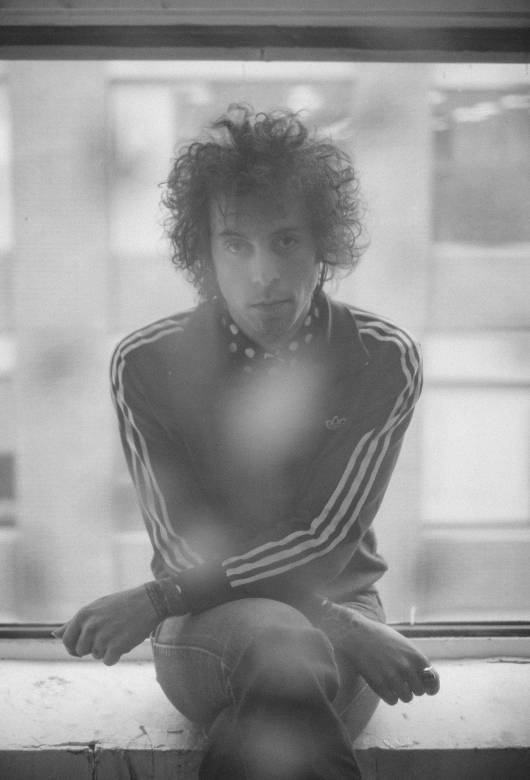 Daniel Romano adds European tourdates; premieres Mosey-song "Valerie Leon"